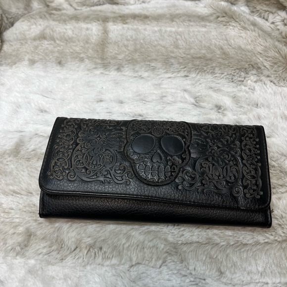 Loungefly Handbags - LOUNGEFLY BLACK LATTICE SKULL WALLET Heart Logo